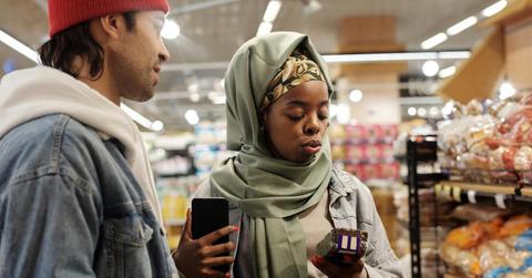 couplegroceryshopping