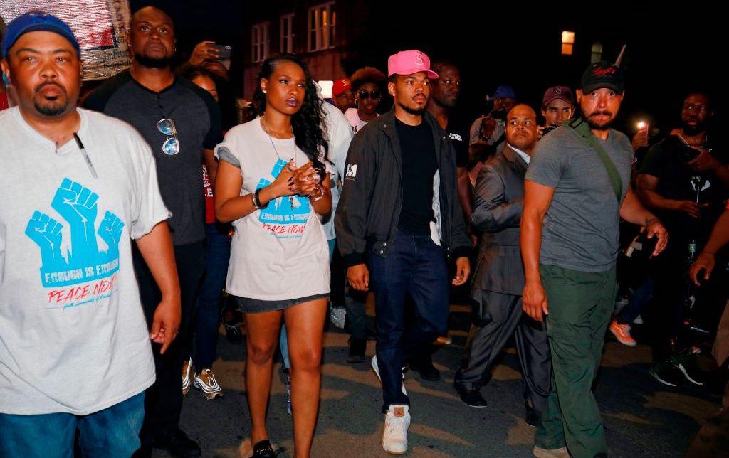  Jennifer Hudson (2nd L) and Chance the Rapper (2nd R) take part in the "End of School Year Peace March and Rally" in Chicago 