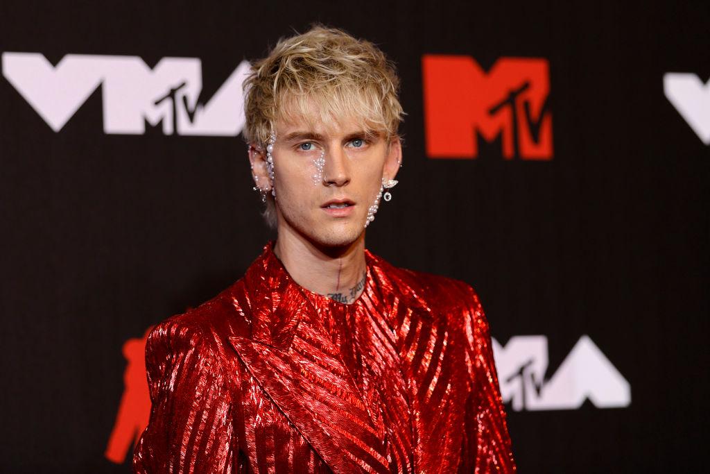 gettyimages machine gun kelly vma red suit