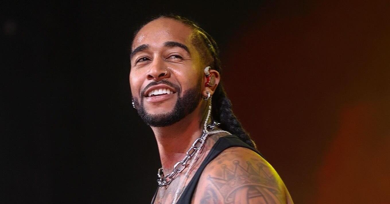 Omarion wears a black tank top on stage