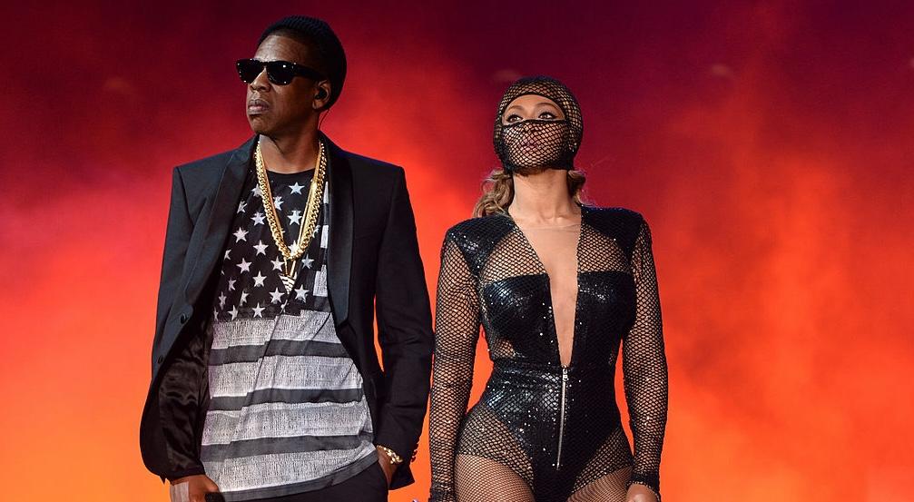  Jay-Z and Beyonce perform during the "On The Run Tour: Beyonce And Jay-Z" at MetLife Stadium 