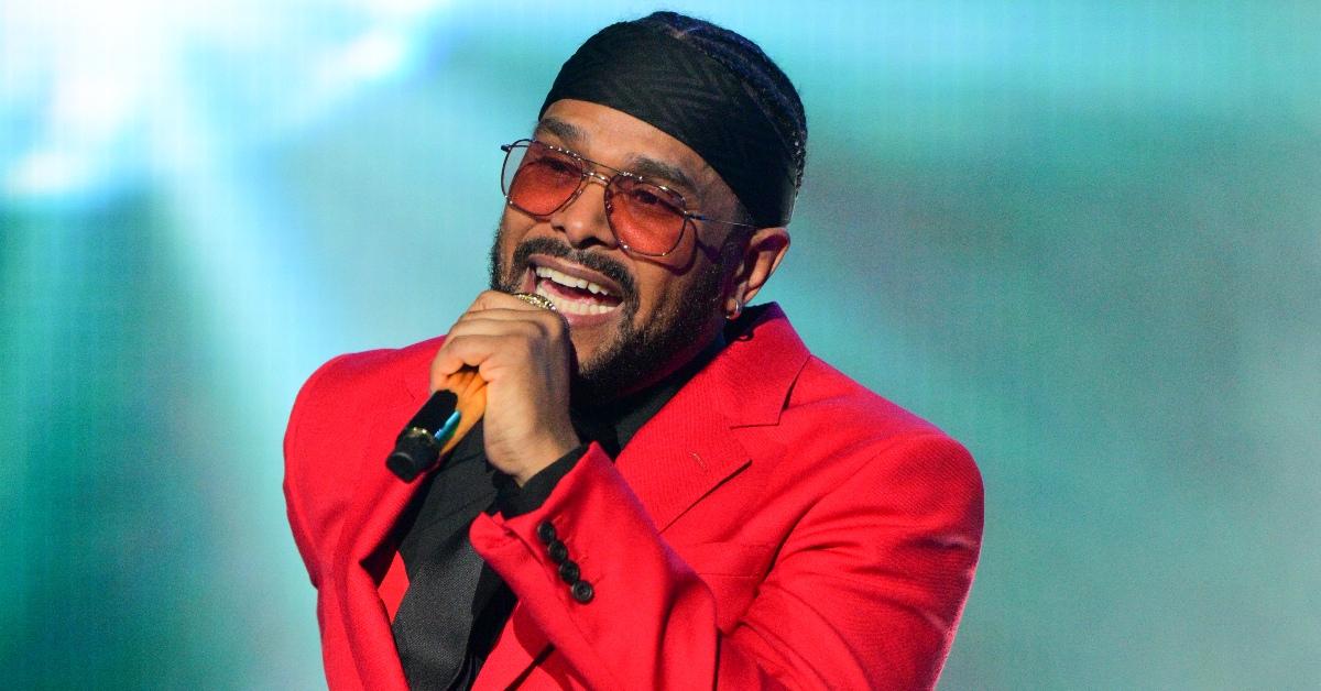  Maxwell performs onstage during 2022 V103 Winterfest.