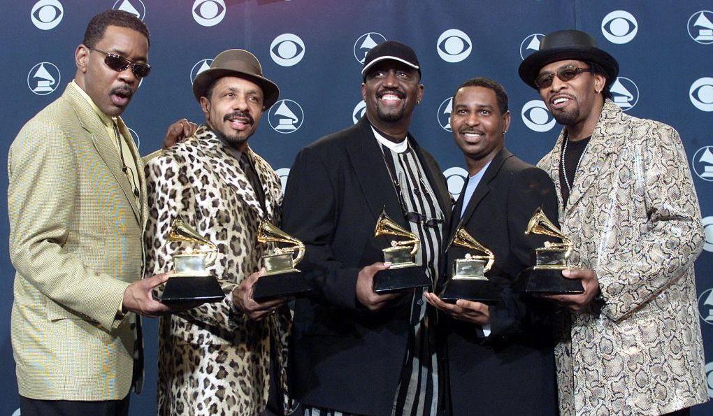 R&B group The Temptations sing with their Grammy Awards for Best Traditional R&B Vocal Album at the 43rd Annual Grammy Awards in Los Angeles 21 February 2001. 