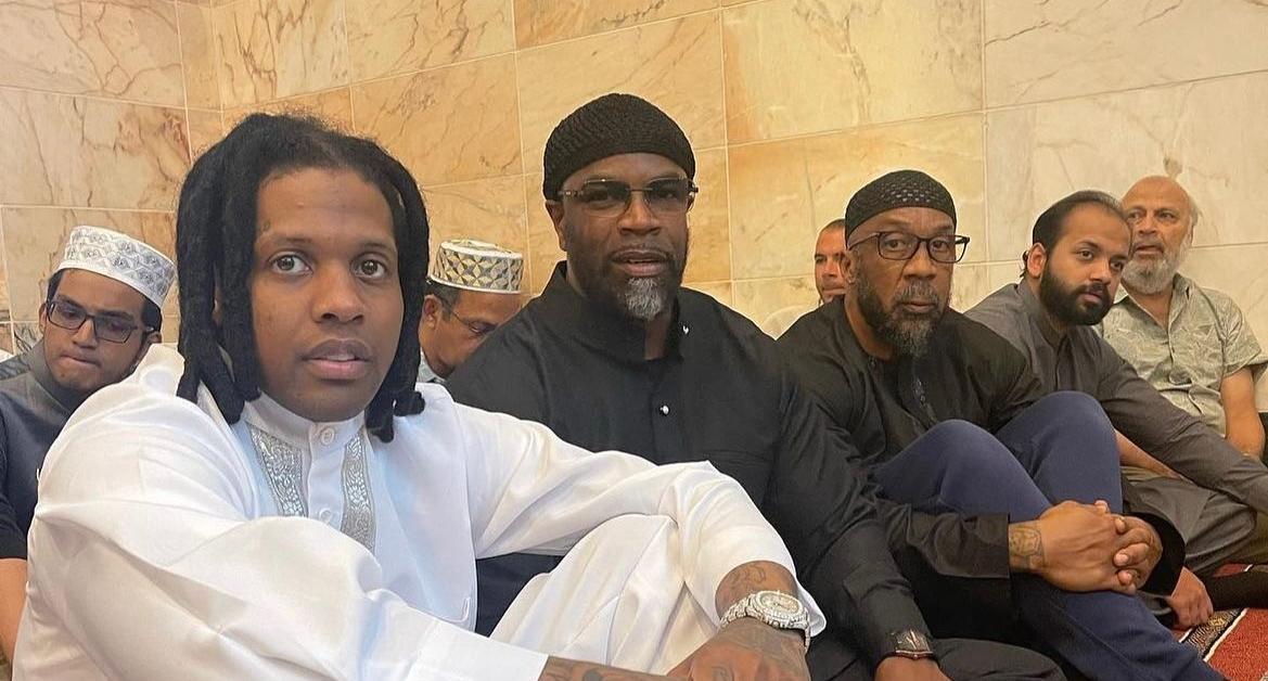 Lil Durk celebrates EID at a mosque