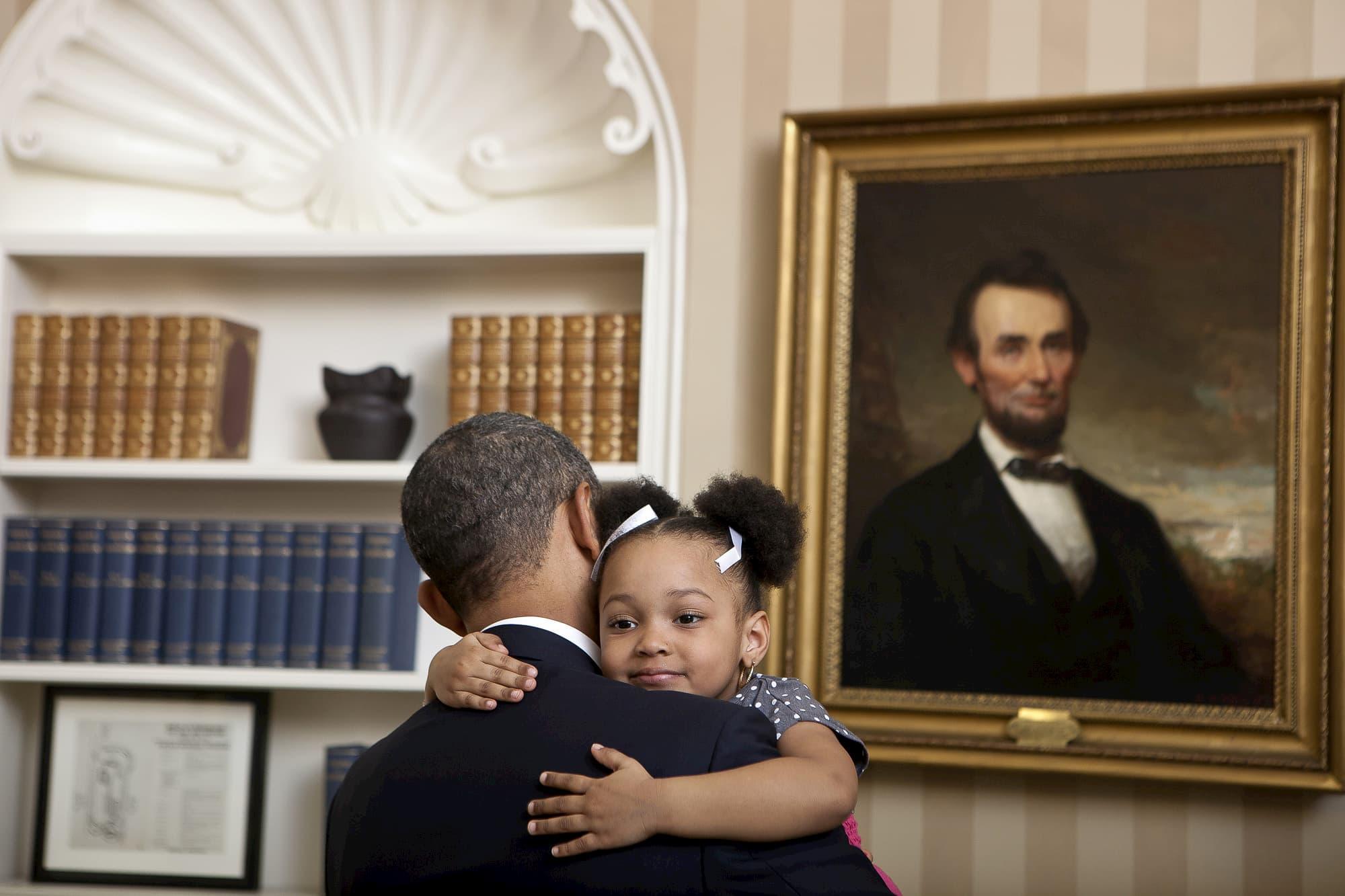 wp content/uploads///President Obama holding  year old Arianna Holmes in the Oval Office x Lawrence Jackson