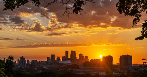 summersunsetandtheminneapolisskylineortl